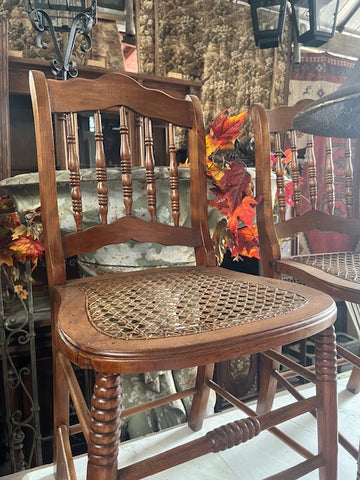 I.5045 PAR DE SILLAS ENJUNCADAS