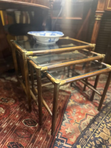 I.5049 TRÍO DE MESAS NIDO VIDRIADAS
