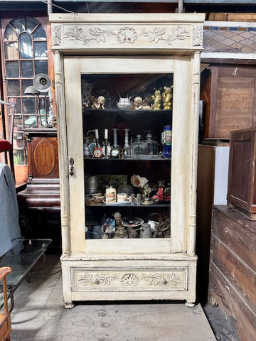 I.5063 VITRINA PATINADA Y TALLADA