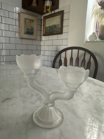 II.5001 CANDELERO DOBLE DE VIDRIO EMPAVONADO