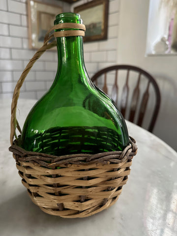 II.5008 BOTELLA CON ASA DE MIMBRE