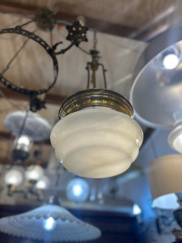 II.5015 LÁMPARA COLGANTE DE BRONCE Y OPALINA