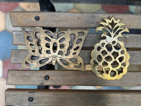 II.5033 APOYA OLLAS DE BRONCE