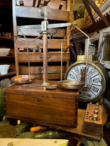 II.5050 BALANZA DE BRONCE FARMACÉTICA