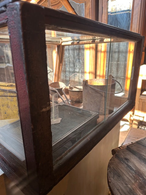 II.5066 VITRINA DE SOBREMESA VIDRIADA años 40