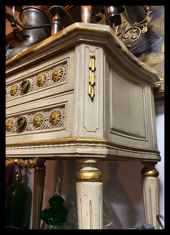 I.4504 PAR DE VELADORES LUIS XVI