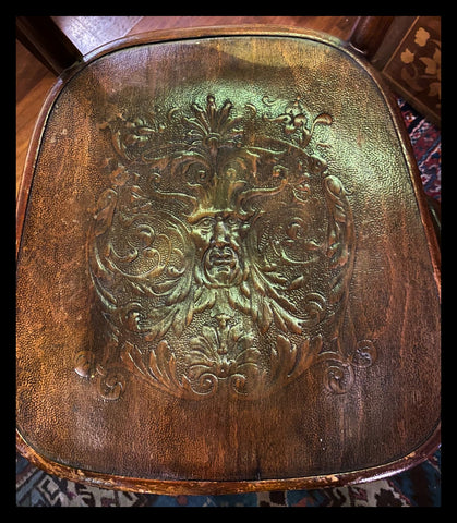 I.4506 PAR DE SITIALES DE HAYA REPUJADOS