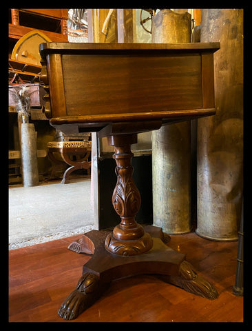 I.4507 MESA LATERAL DE MADERA CAOBA