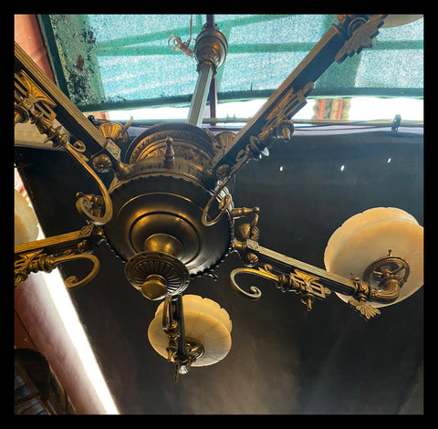 II.3893 LÁMPARA DE CIELO CON TULIPAS