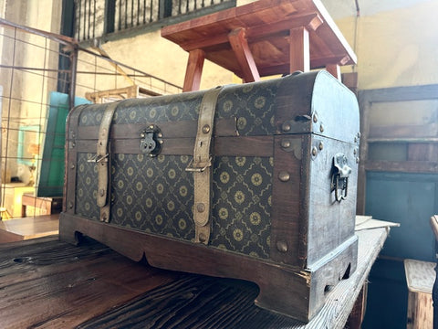 II.5079 BAÚL DE MADERA Y CUERO