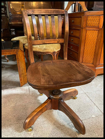 I.3411  SILLA DE MADERA GIRATORIA SERIADA