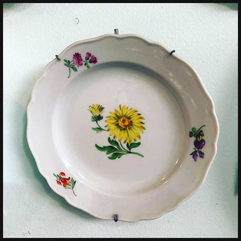 II.2097 JUEGO DE 7 PLATOS MEISSEN CON FLORES