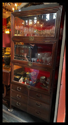 I.2222   MUEBLE BAR CON CAJONES