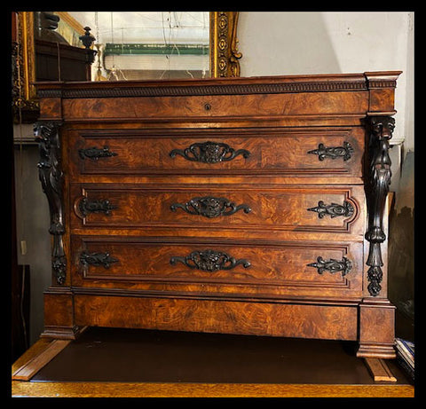 I.2227   CÓMODA TALLADA