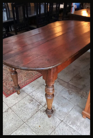 I.2230   MESA OVALADA