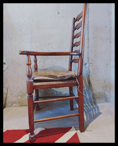 I.2232   SITIALES MADERA Y CUERO