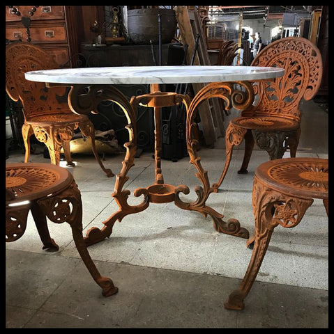 I.2237   MESA CUBIERTA DE MÁRMOL