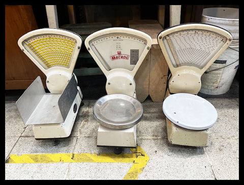 II.3450 PESAS DULCERAS BLANCAS