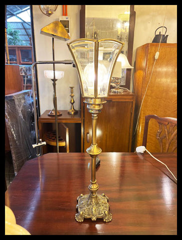 II.3451 LÁMPARA DE MESA DE BRONCE Y VIDRIO