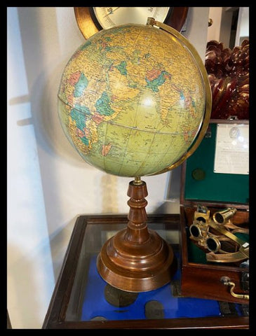 II.2813  GLOBO TERRÁQUEO ANTIGUO DE SOBREMESA