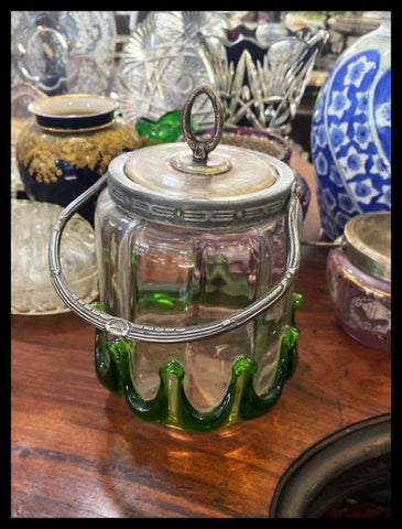 II.2816  HIELERA DE VIDRIO CON DETALLES VERDES