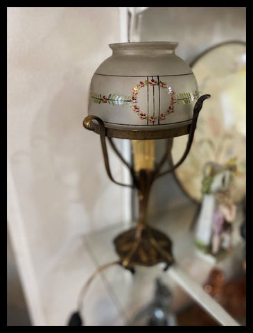 II.2818  LÁMPARA DE MESA CON BASE DE BRONCE