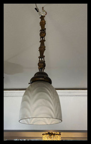 II.2824  LAMPARITA DE CIELO DE VIDRIO Y BRONCE