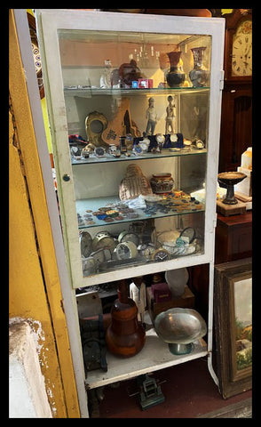 I.2265  VITRINA MÉDICA