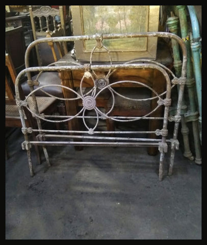 I.2285  CAMAS DE FIERRO DE 1 Y 1,5 PLAZAS