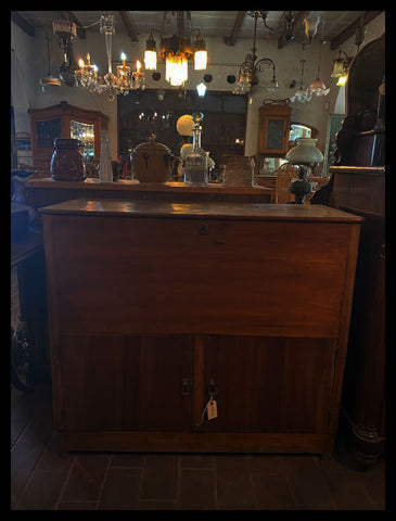 I.2905  MUEBLE DE MADERA TIPO BAÚL