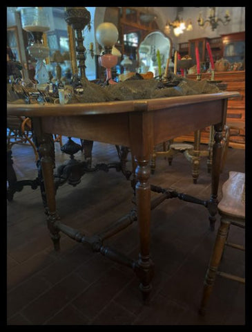 I.2908  MESA OVALADA DE RAULÍ