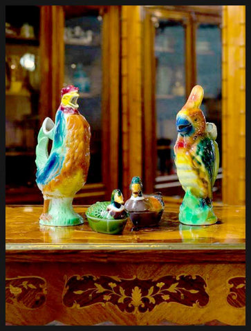 II.2307 PAR DE LOROS Y PATOS MAYÓLICA