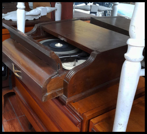 II.3454 CAJA DE MADERA TORNAMESA