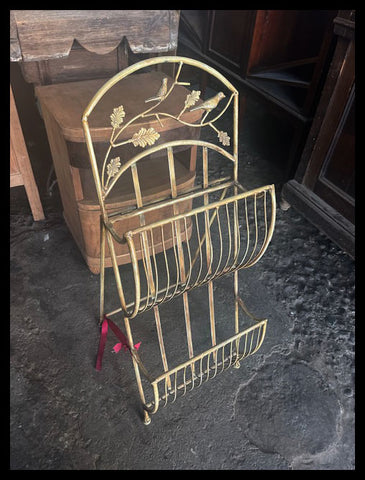 II.3530 REVISTERO DE FIERRO