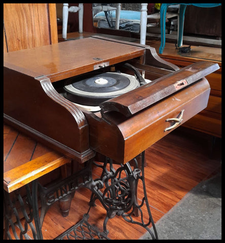 II.3454 CAJA DE MADERA TORNAMESA