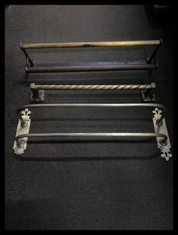 I.2940  TOALLEROS DE METALES