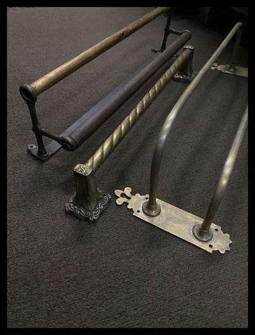 I.2940  TOALLEROS DE METALES