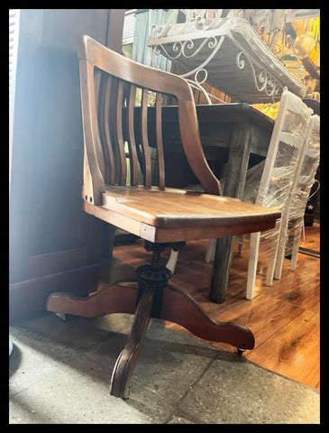 I.3920 SILLÓN GIRATORIO DE MADERA