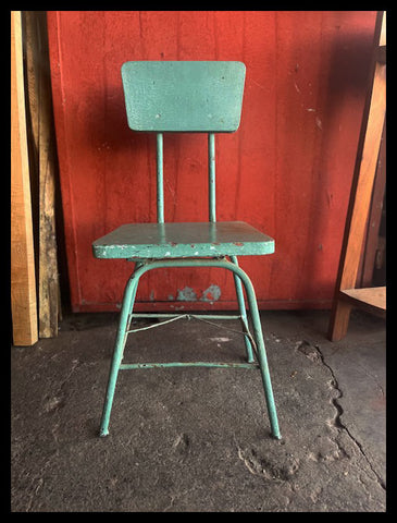 I.3995 SILLAS PEQUEÑAS INDUSTRIALES PINTADAS
