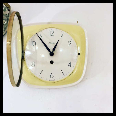 II.1224 PAR DE RELOJES DE MURO