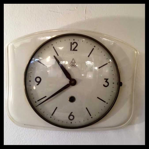 II.1224 PAR DE RELOJES DE MURO