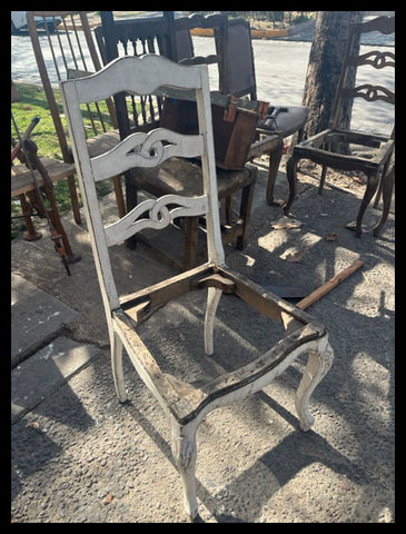 I.3998 SEXTETO DE SILLAS BLANCAS POR TAPIZAR