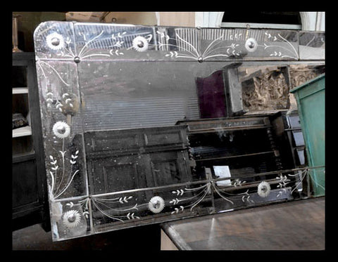 II.1247 ESPEJO TALLADO SECCIONADO