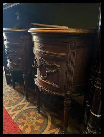 I.4000 PAR DE VELADORES REDONDOS CON MÁRMOL