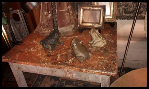 I.2997  MESA PATINADA PATAS RECTAS