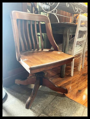 I.3920 SILLÓN GIRATORIO DE MADERA