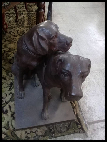 II.2913  PERROS DE FIERRO