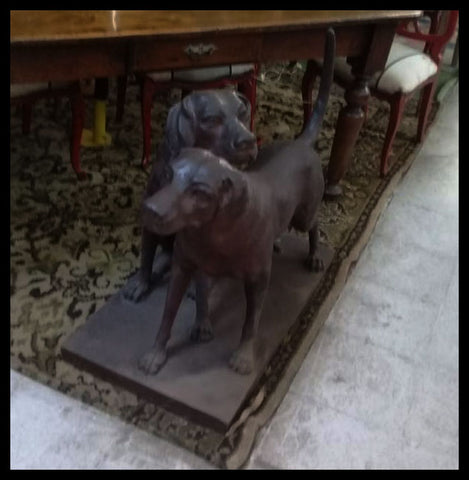 II.2913  PERROS DE FIERRO