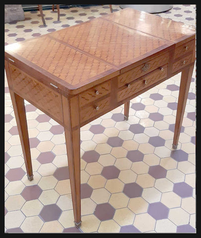 I.1865 TOCADOR PATAS RECTAS