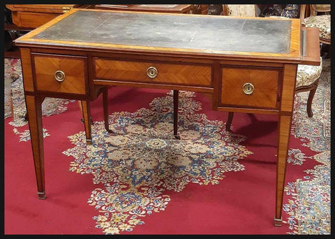 I.1866 ESCRITORIO CON CUBIERTA DE CUERO